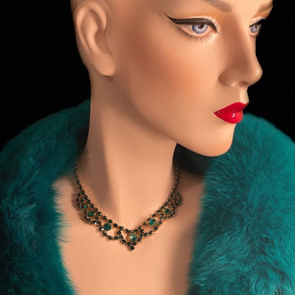 ♥️ Emerald green rhinestone necklace, earrings parure set 1950s PRICE FI…